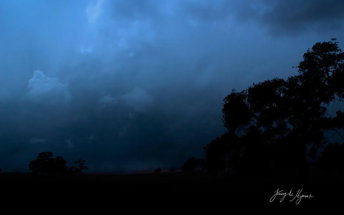Dark Skies by Tracy Hymas screenshot 2
