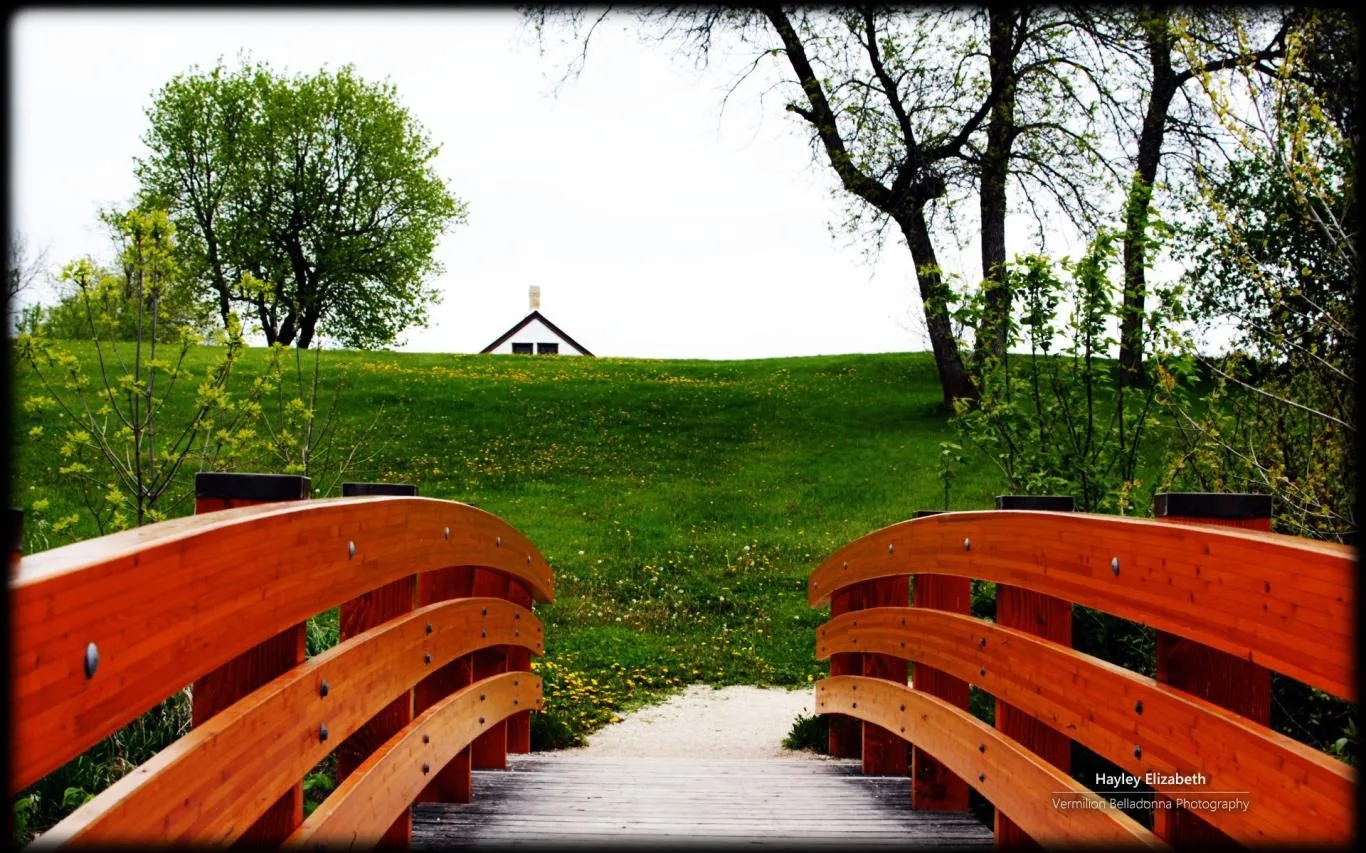 Exploring Manitoba by Hayley Elizabeth screenshot 1