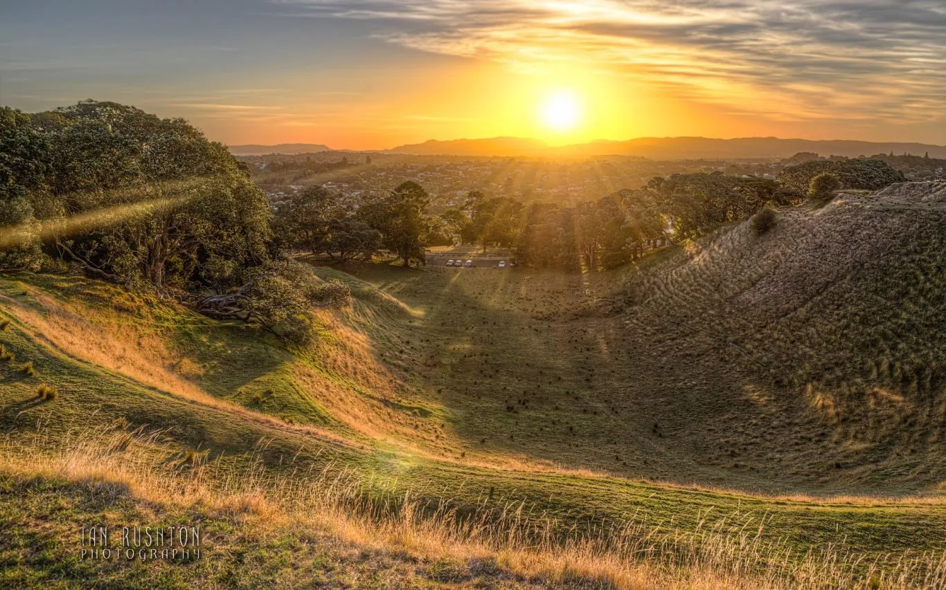 Aucklands One Tree Hill by Ian Rushton screenshot 3
